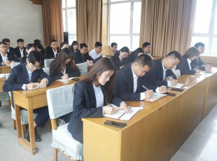 临夏州Z6尊龙凯时农牧投资开展集团召开职工大会